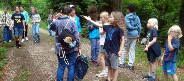 die Kinder im Wald